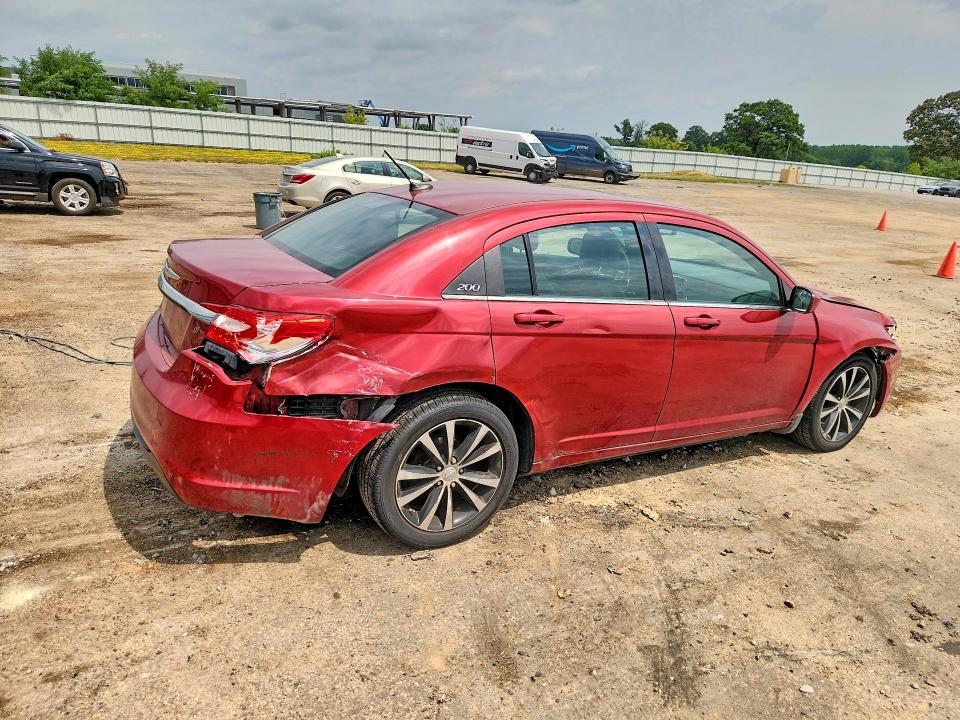 Photo 3 from auction – 2011 CHRYSLER 200 with VIN 1C3BC8FG0BN567662