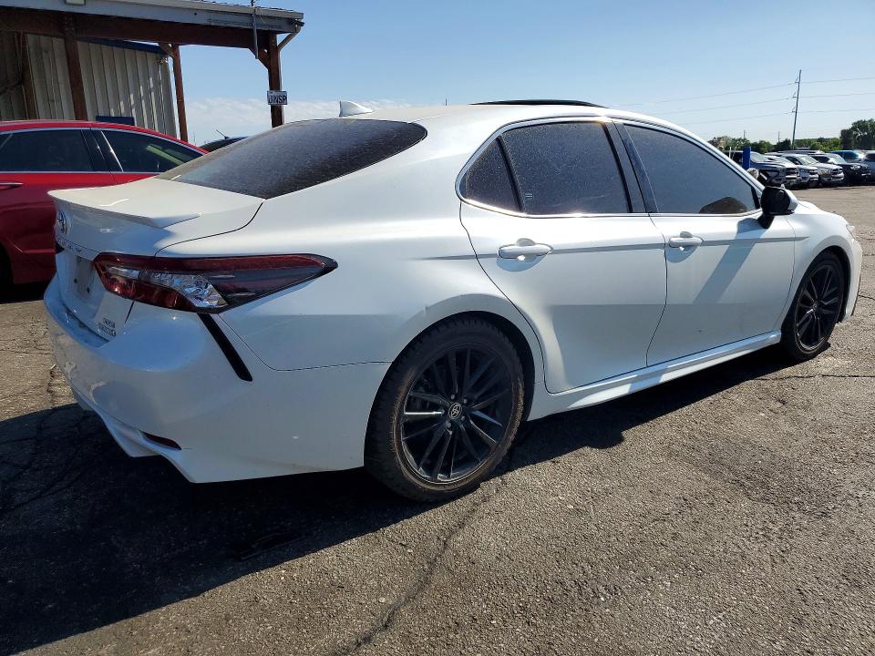 Photo 3 from auction – 2022 TOYOTA CAMRY with VIN 4T1K31AK7NU040951