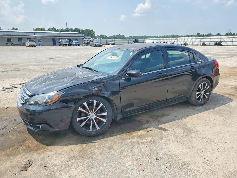 CHRYSLER 200 2013 with VIN 1C3CCBBB7DN525410 - Photo from auction