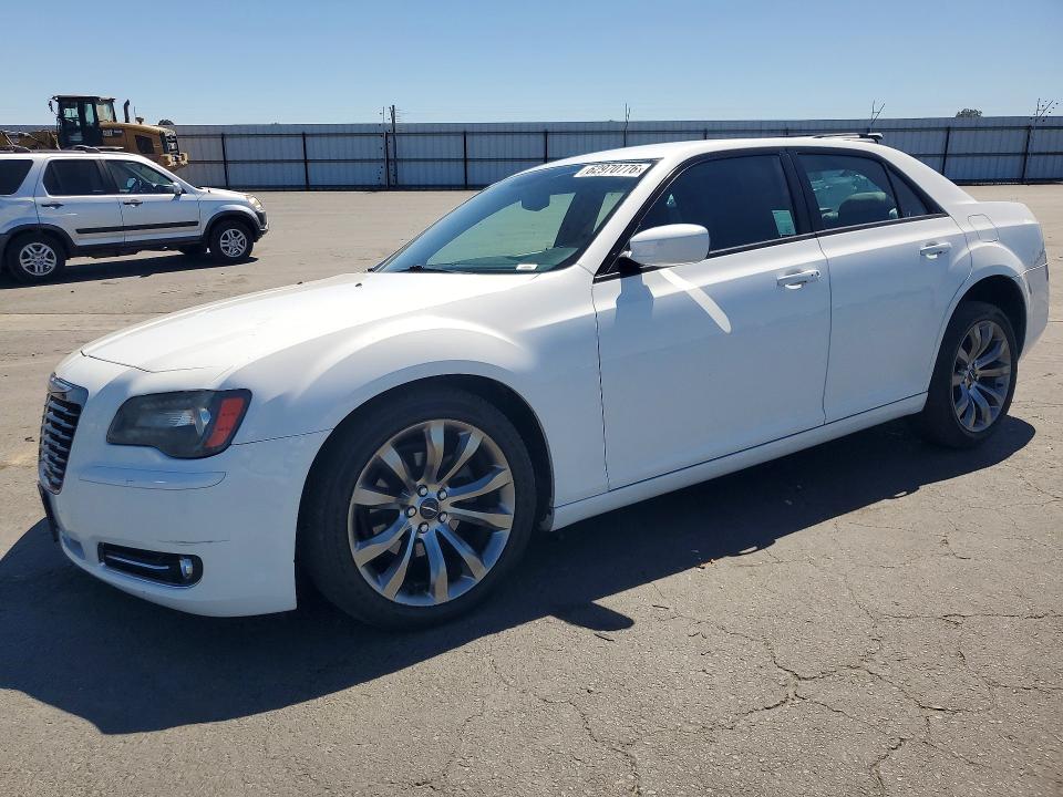 CHRYSLER 300 2014 with VIN 2C3CCABG4EH352235 - Photo from auction