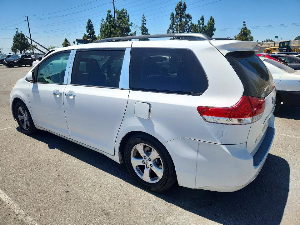 Photo 2 from auction – 2014 TOYOTA SIENNA with VIN 5TDKK3DC2ES500285