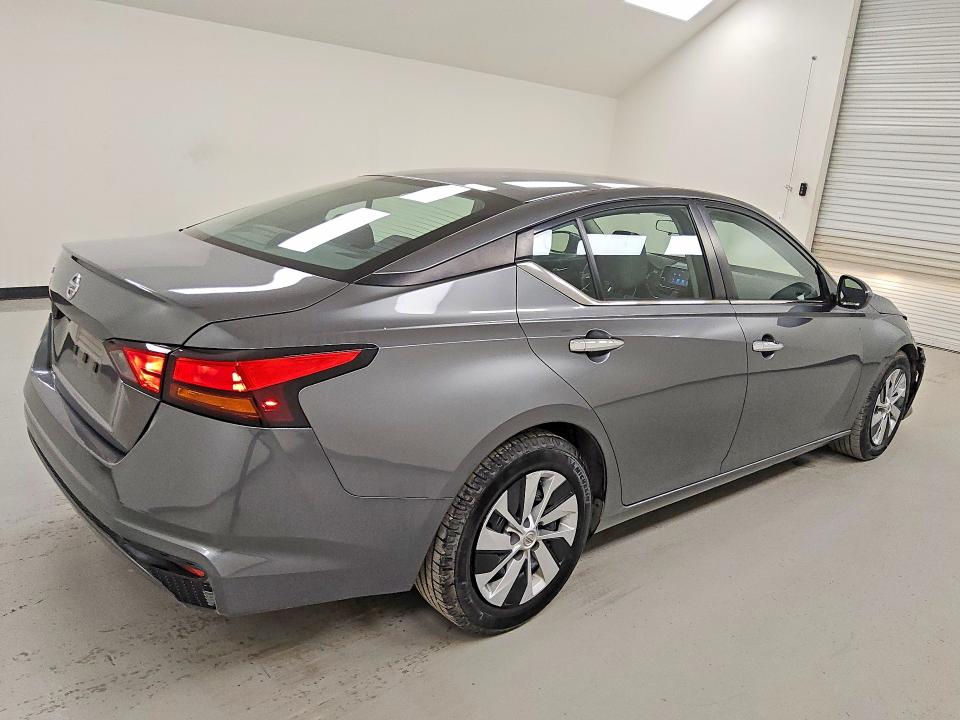 Photo 3 from auction – 2022 NISSAN ALTIMA with VIN 1N4BL4BVXNN355595