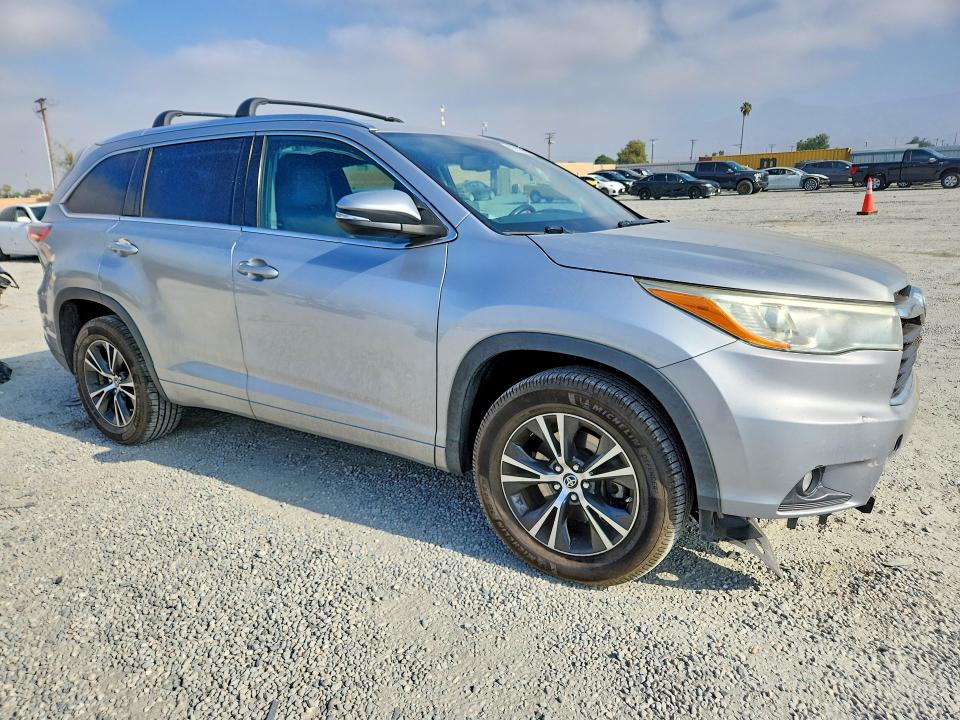 Photo 4 from auction – 2016 TOYOTA HIGHLANDER with VIN 5TDKKRFHXGS129617
