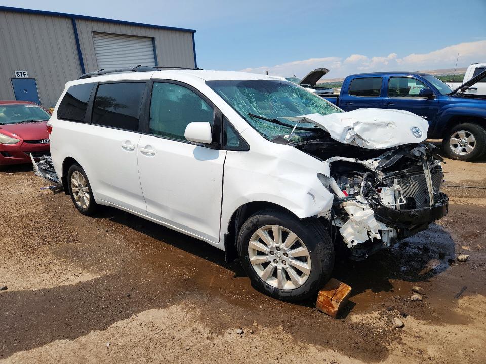 Photo 4 from auction – 2015 TOYOTA SIENNA with VIN 5TDJK3DC2FS125947