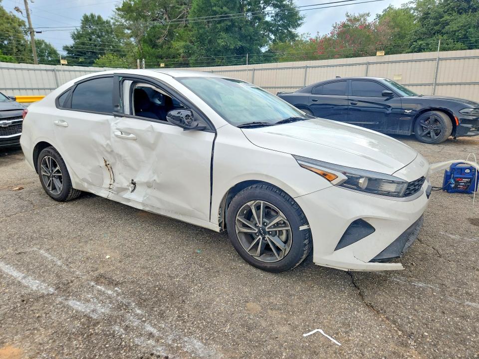 Photo 4 from auction – 2022 KIA FORTE with VIN 3KPF24AD1NE500650