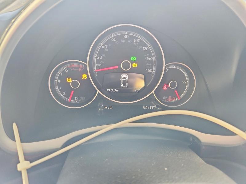 Photo 9 from auction – 2018 VOLKSWAGEN BEETLE with VIN 3VWJD7AT8JM712892