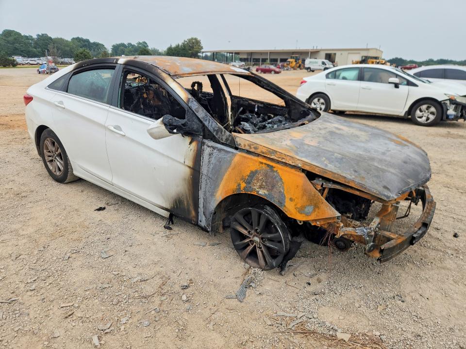Photo 4 from auction – 2013 HYUNDAI SONATA with VIN 5NPEB4AC1DH779823