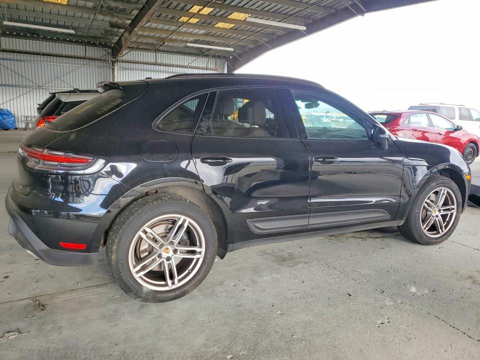 Photo 3 from auction – 2022 PORSCHE MACAN with VIN WP1AA2A58NLB11052