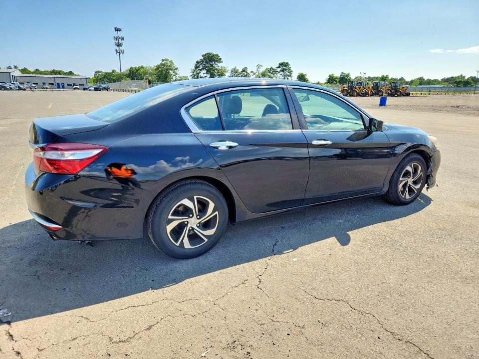 Photo 3 from auction – 2017 HONDA ACCORD with VIN 1HGCR2F35HA251832