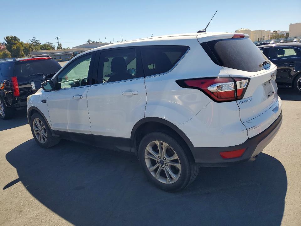 Photo 2 from auction – 2017 FORD ESCAPE with VIN 1FMCU0GD8HUD20578