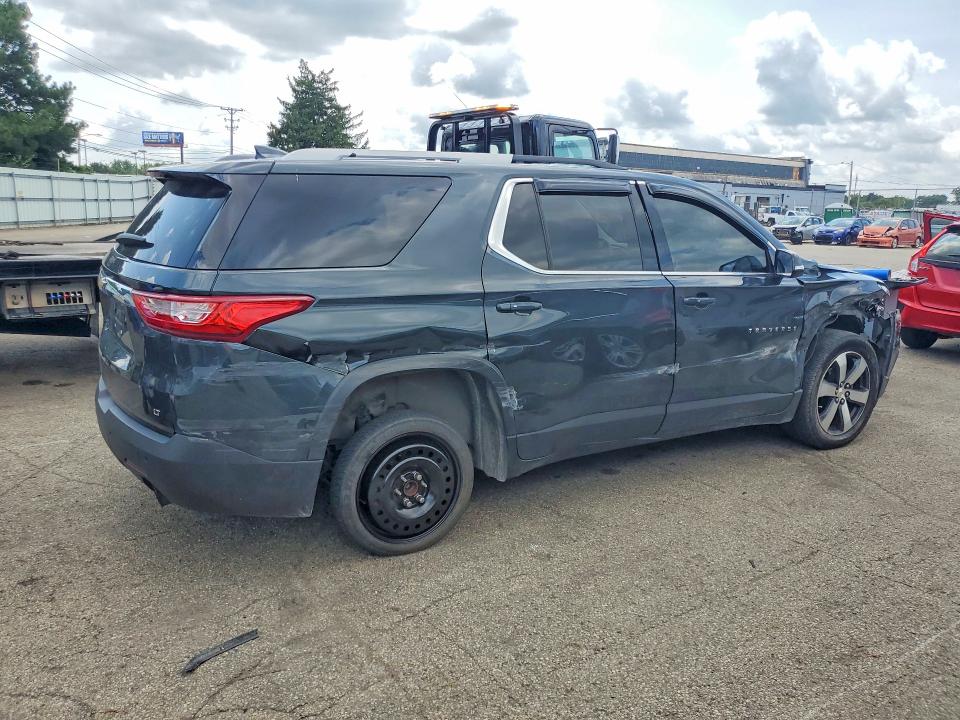 Photo 3 from auction – 2018 CHEVROLET TRAVERSE with VIN 1GNERHKW0JJ142041