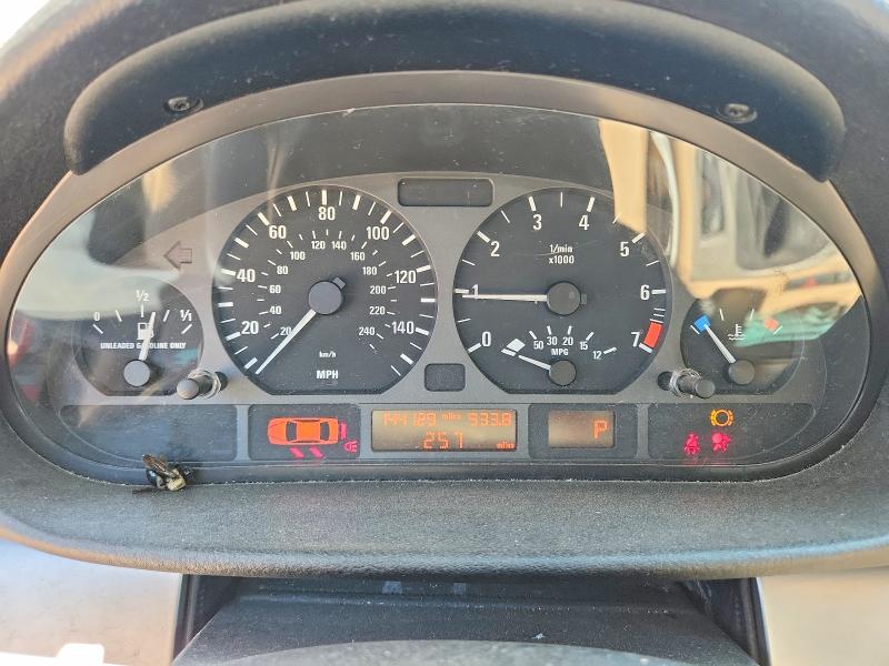 Photo 9 from auction – 2004 BMW 325 with VIN WBAEU33464PR11776