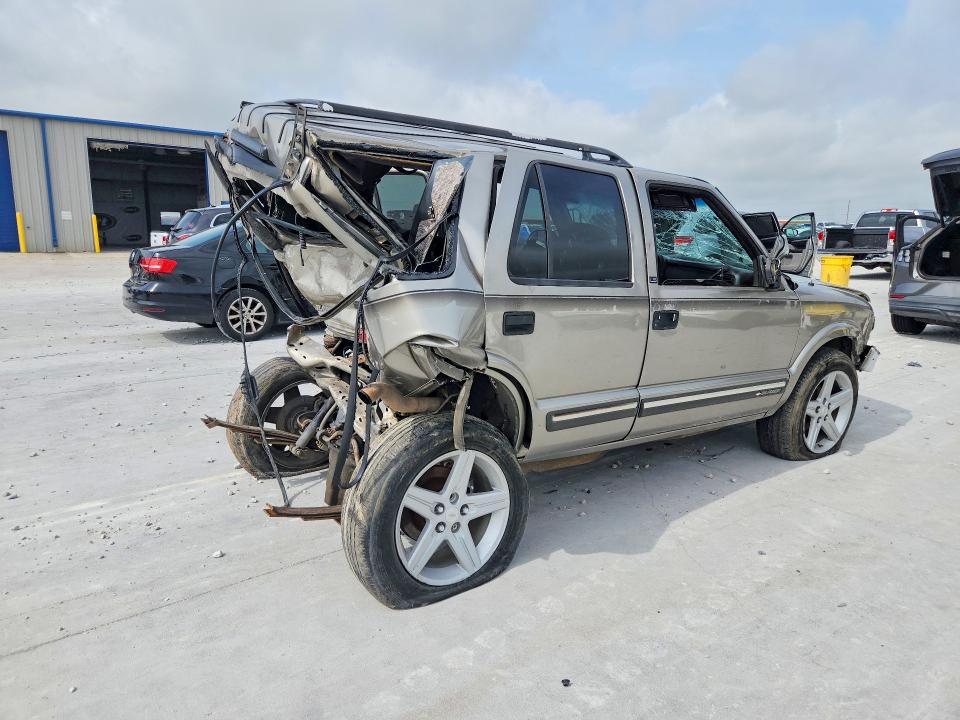 Photo 3 from auction – 2000 CHEVROLET BLAZER with VIN 1GNDT13W1Y2283286