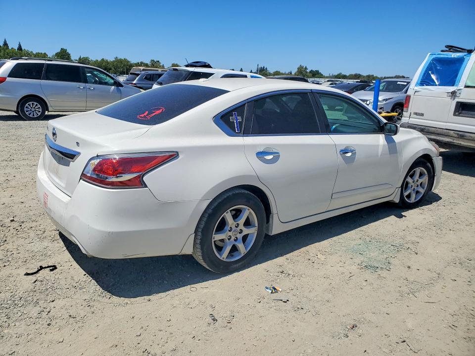 Photo 3 from auction – 2015 NISSAN ALTIMA with VIN 1N4AL3AP8FN399282