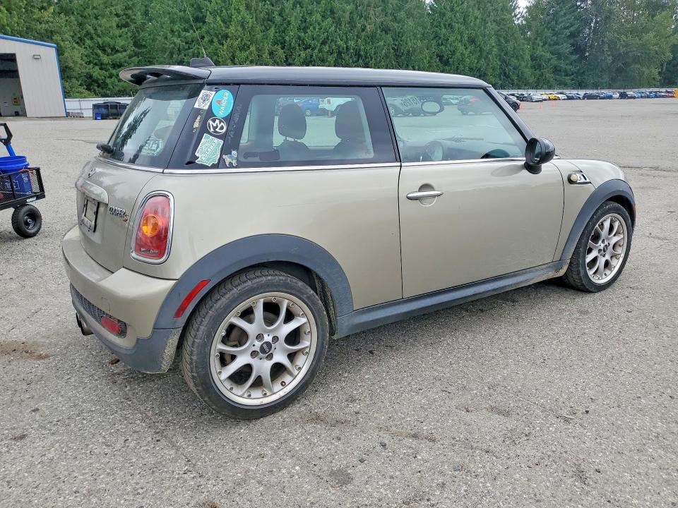 Photo 3 from auction – 2007 MINI COOPER with VIN WMWMF73577TL83361