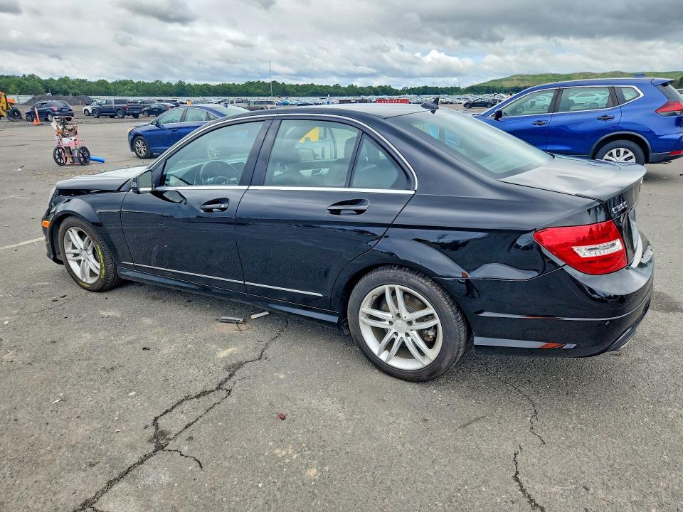 Photo 2 from auction – 2014 MERCEDES-BENZ C CLASS with VIN WDDGF8AB4ER311094