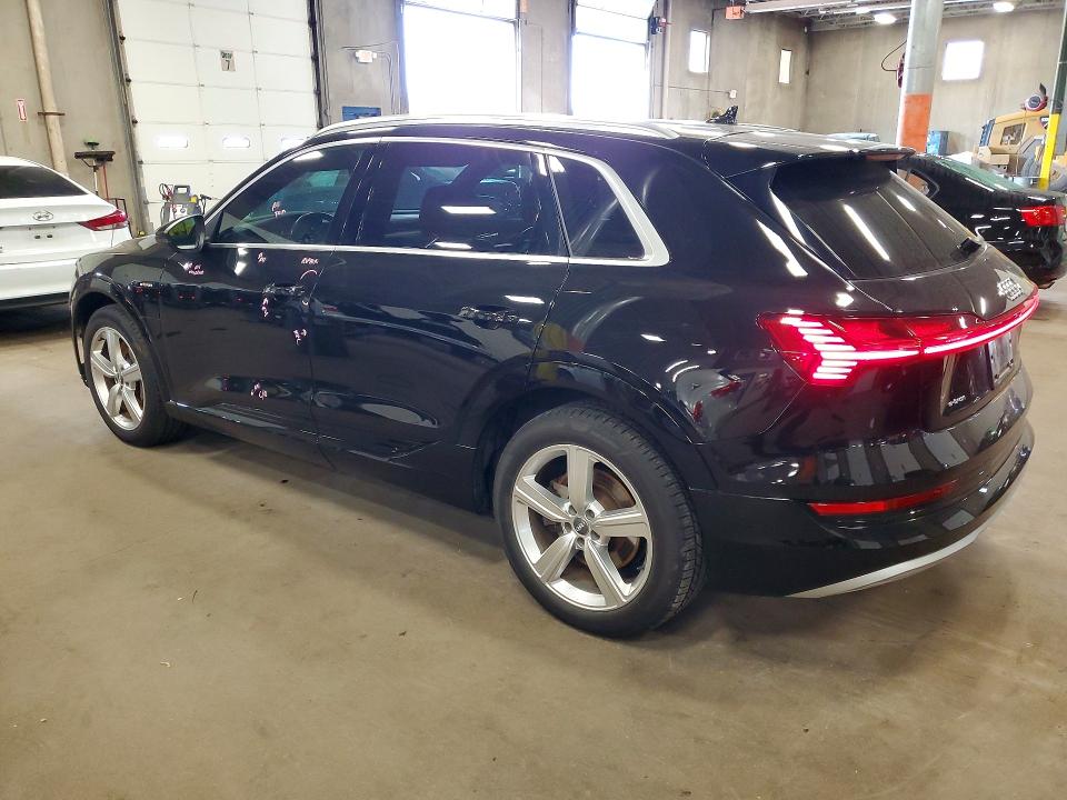 Photo 2 from auction – 2019 AUDI E-TRON with VIN WA1VABGE8KB020532