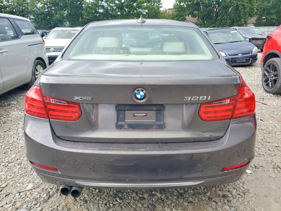Photo 6 from auction – 2013 BMW 328 with VIN WBA3B3C54DF530326