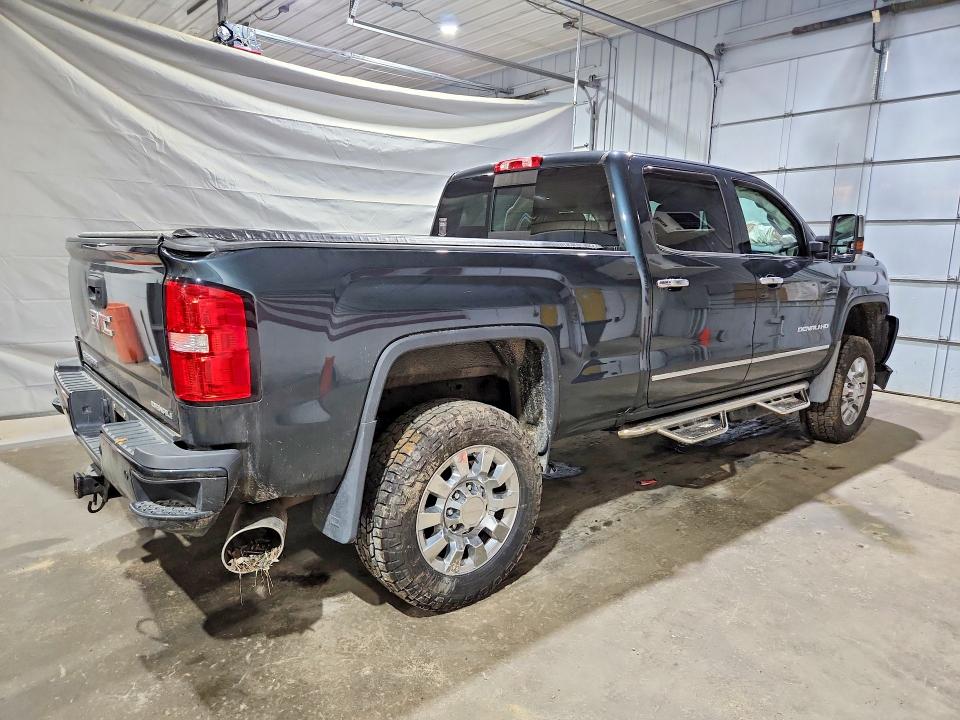 Photo 3 from auction – 2018 GMC SIERRA with VIN 1GT12UEY9JF107972