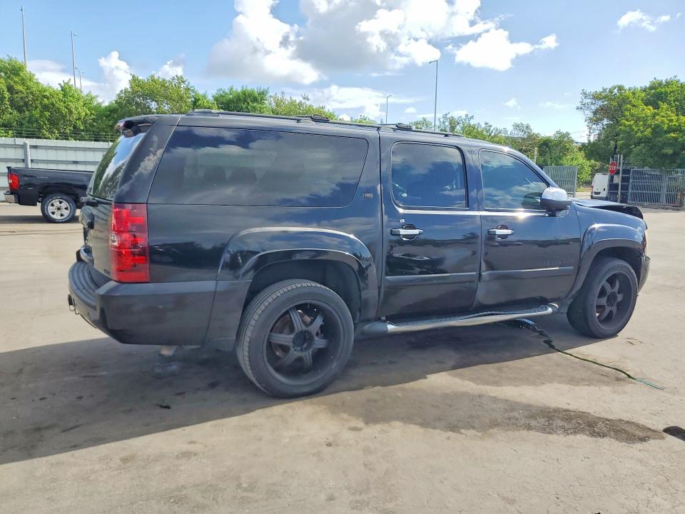 Photo 3 from auction – 2007 CHEVROLET SUBURBAN with VIN 3GNFK16317G252378