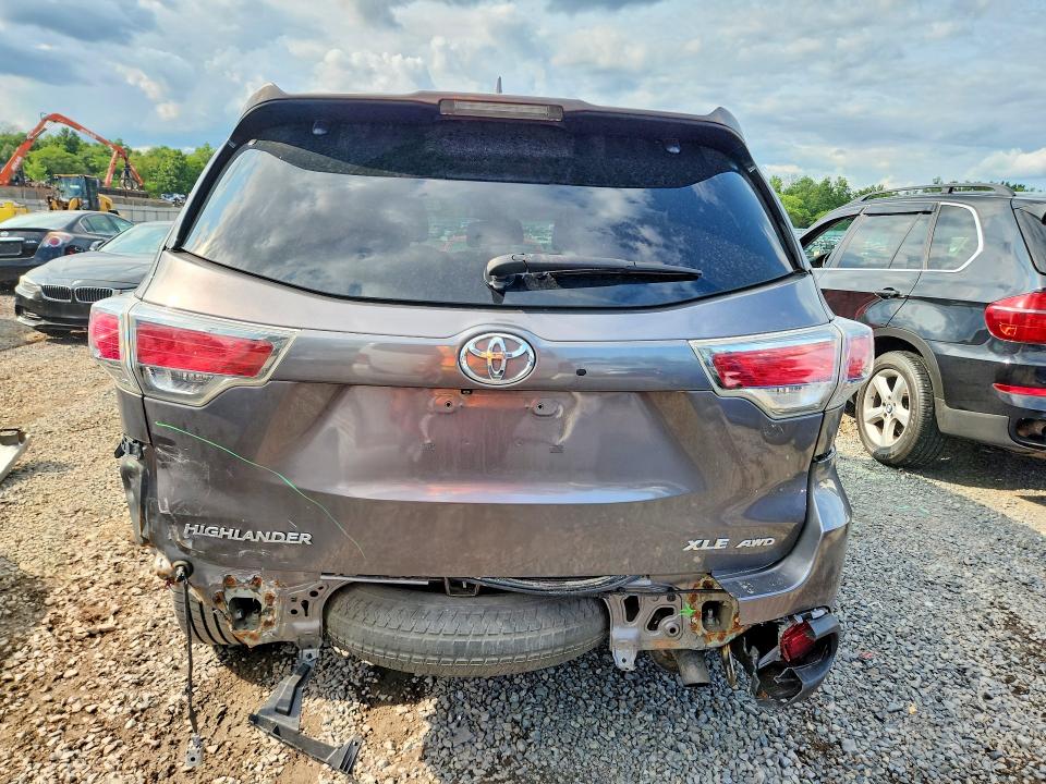 Photo 6 from auction – 2015 TOYOTA HIGHLANDER with VIN 5TDJKRFH2FS099104