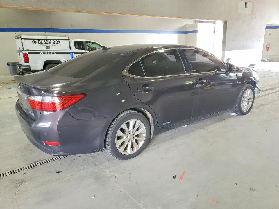 Photo 3 from auction – 2013 LEXUS ES with VIN JTHBW1GG9D2000362
