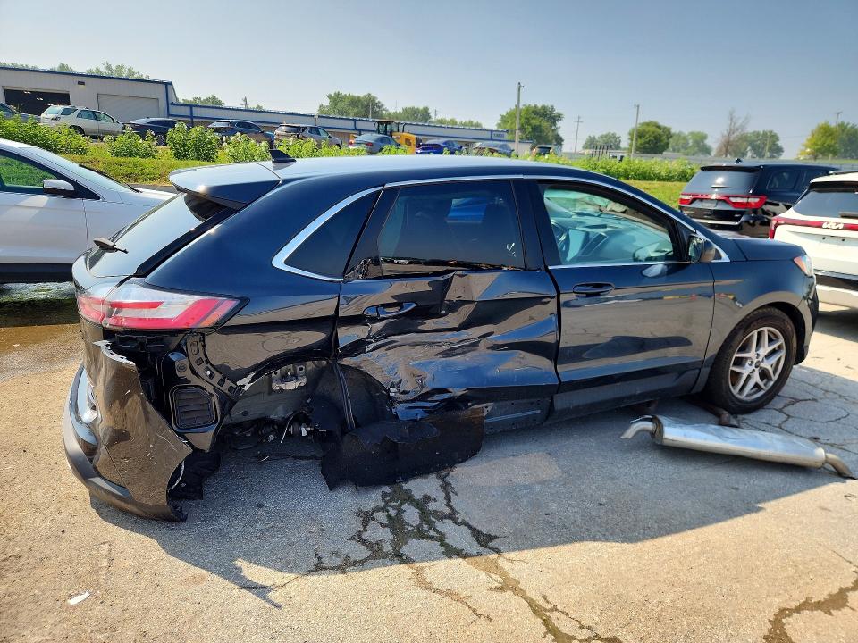 Photo 3 from auction – 2023 FORD EDGE with VIN 2FMPK4J90PBA44842