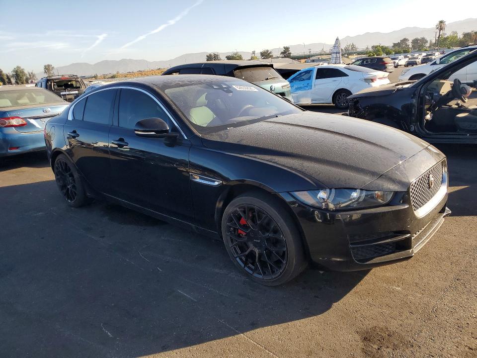 Foto 4 de la subasta – 2017 JAGUAR XE con VIN SAJAJ4BV8HCP14987