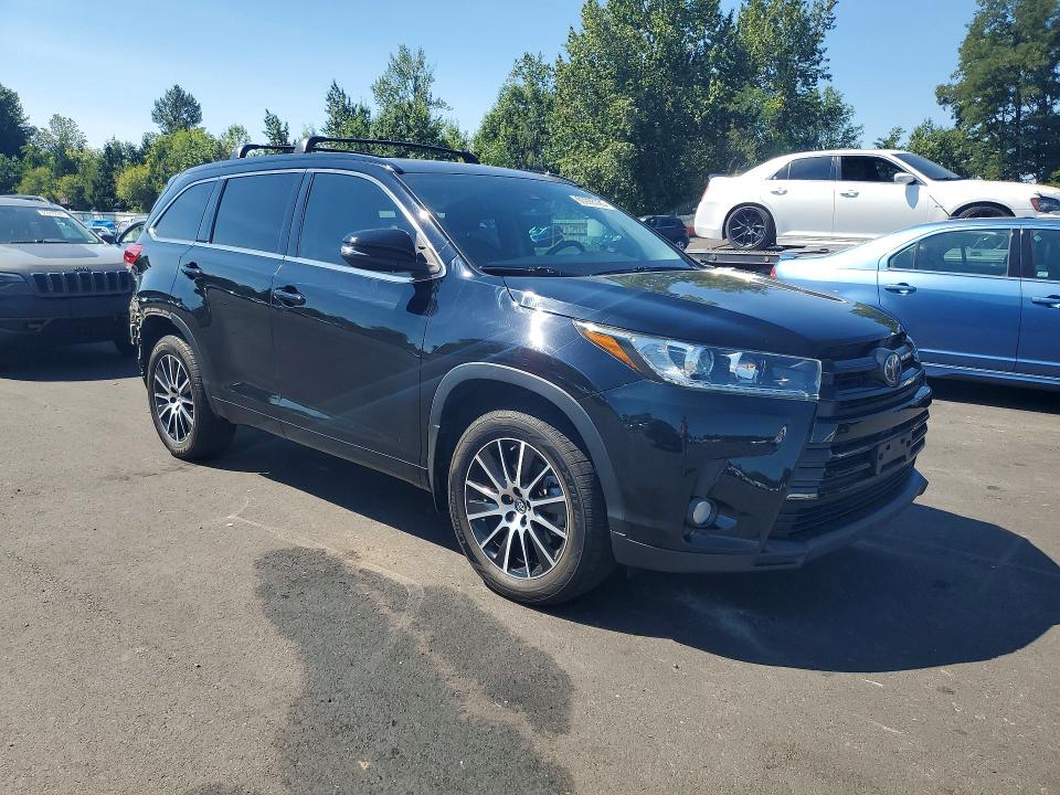 Photo 4 from auction – 2018 TOYOTA HIGHLANDER with VIN 5TDJZRFH7JS863517