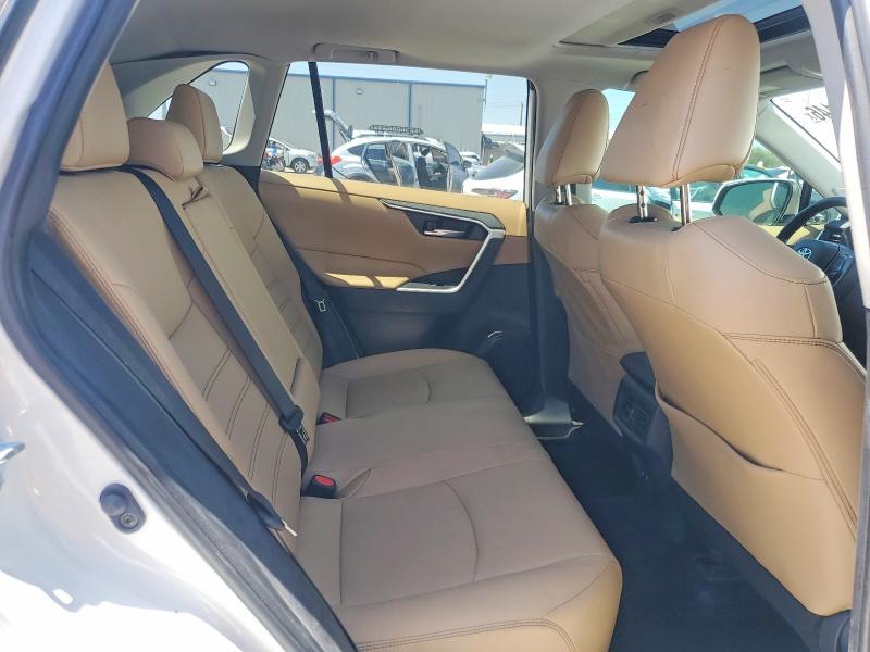 Photo 11 from auction – 2019 TOYOTA RAV4 with VIN 2T3C1RFV2KC015875