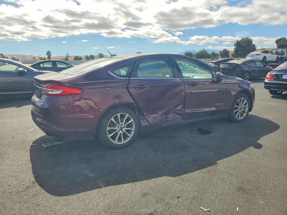 Photo 3 from auction – 2017 FORD FUSION with VIN 3FA6P0LU1HR157607
