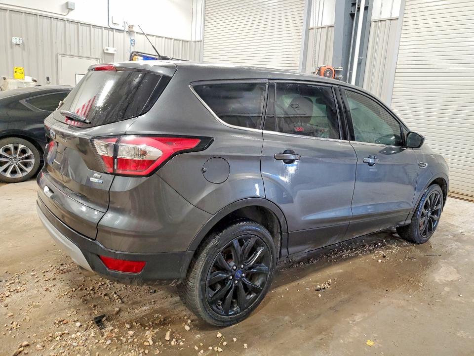 Photo 3 from auction – 2017 FORD ESCAPE with VIN 1FMCU9GD0HUB70759