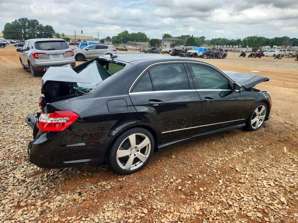 Photo 3 from auction – 2010 MERCEDES-BENZ E with VIN WDDHF8HB7AA256675