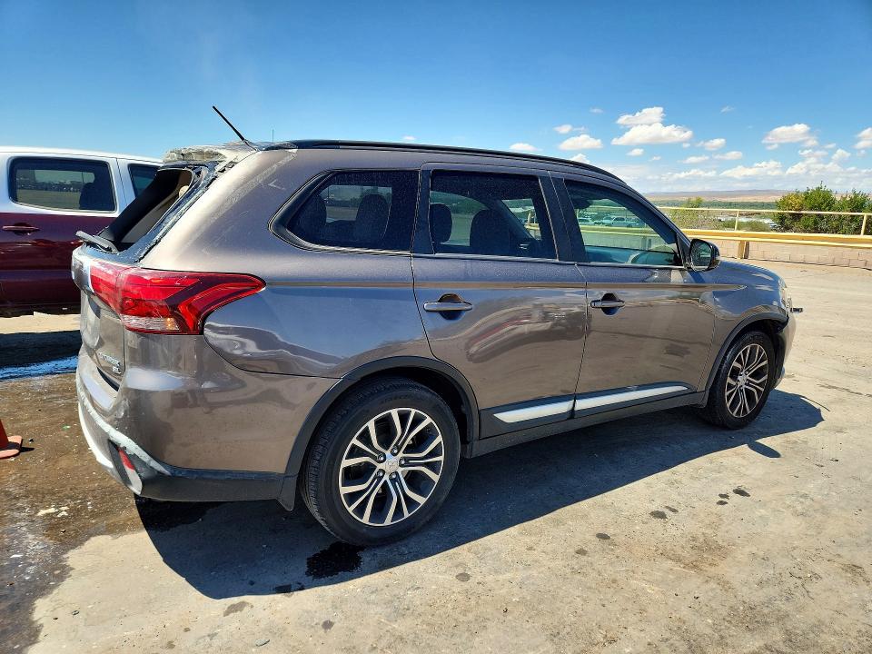 Photo 3 from auction – 2016 MITSUBISHI OUTLANDER with VIN JA4AD3A32GZ052622