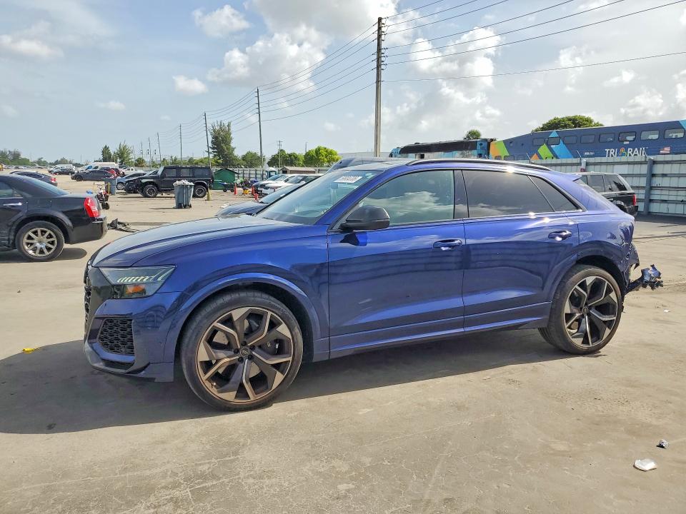 2023 AUDI RS Q8