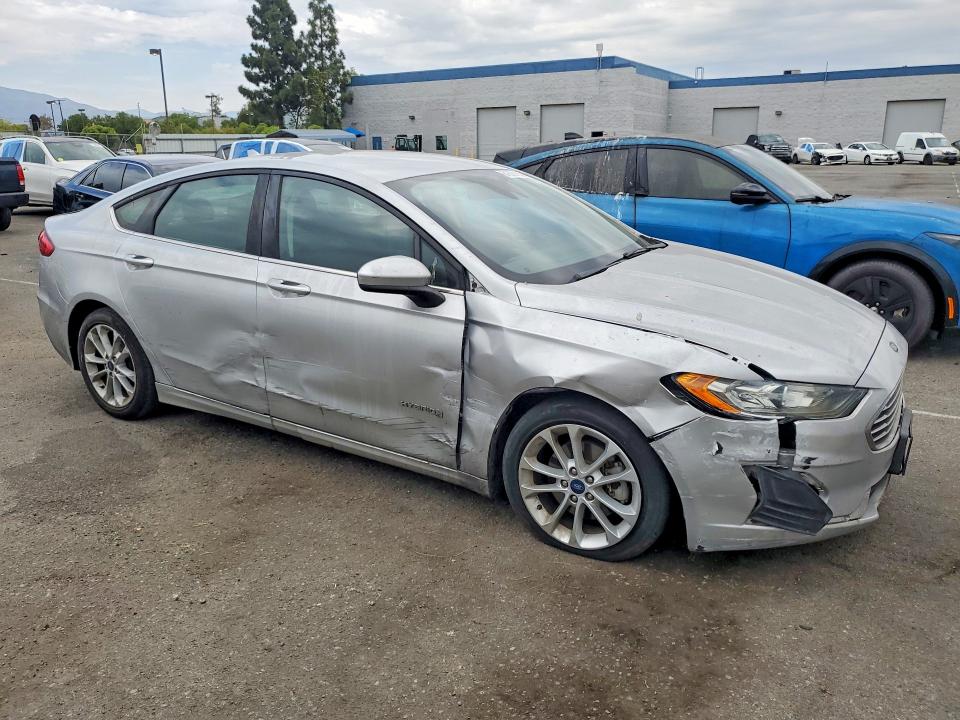 Photo 4 from auction – 2019 FORD FUSION with VIN 3FA6P0LU4KR119568