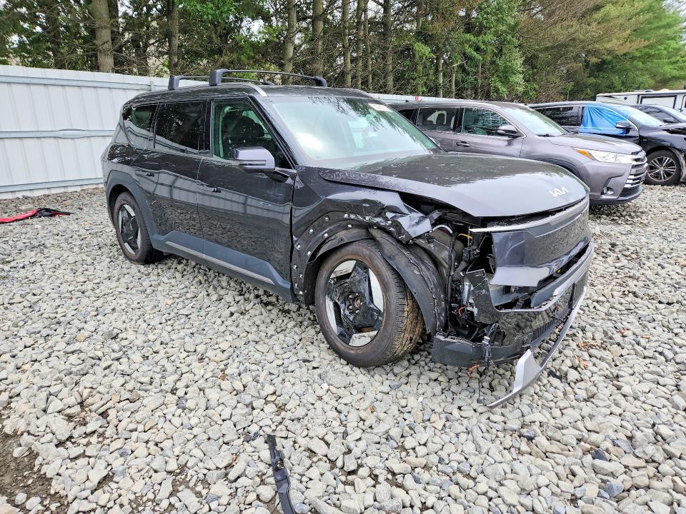 Photo 4 from auction – 2024 KIA EV9 with VIN KNDAFFS5XR6047707