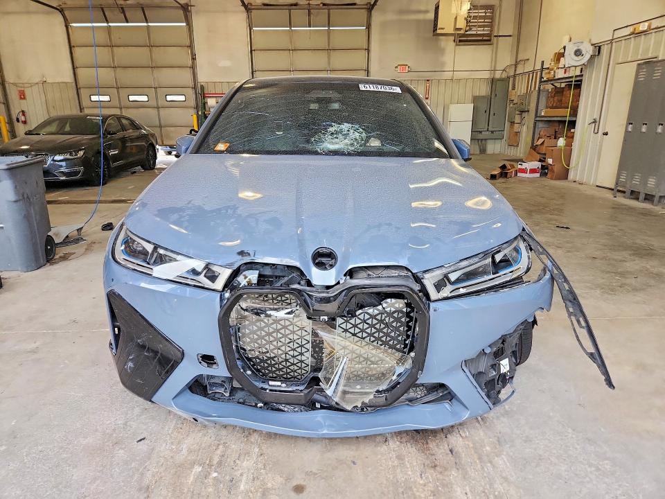Photo 5 from auction – 2023 BMW IX with VIN WB533CF07PCM48172