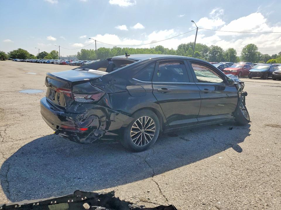 Photo 3 from auction – 2019 VOLKSWAGEN JETTA with VIN 3VWCB7BU4KM176563