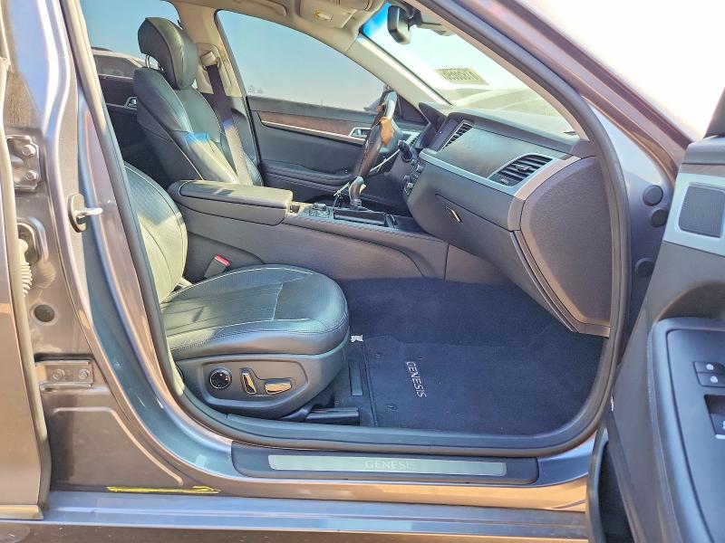 Photo 12 from auction – 2015 HYUNDAI GENESIS with VIN KMHGN4JE6FU094612