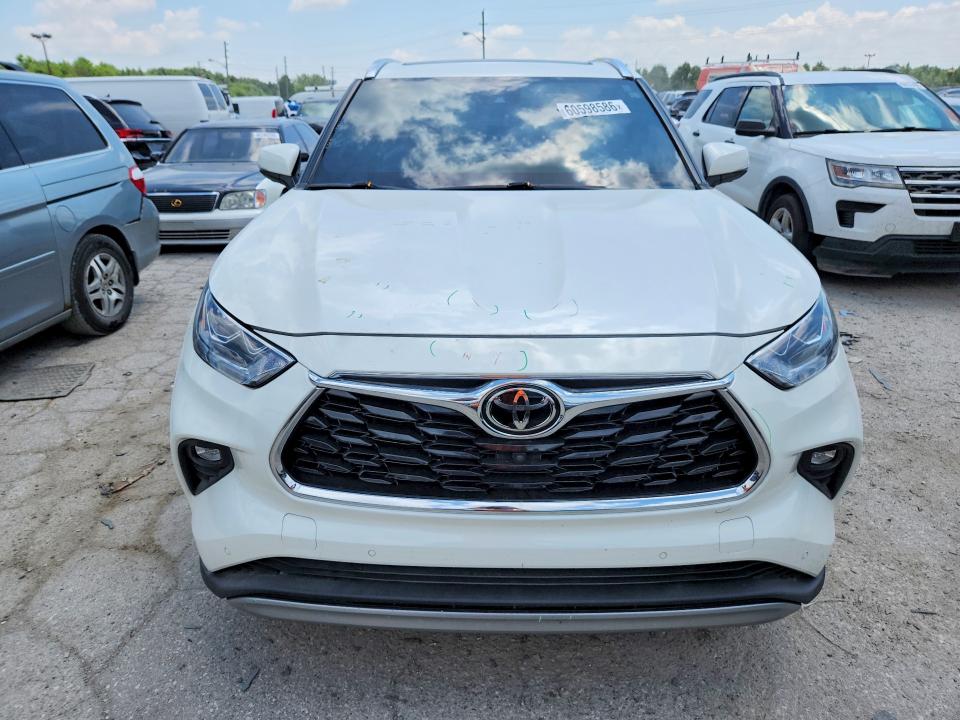 Photo 5 from auction – 2021 TOYOTA HIGHLANDER with VIN 5TDFZRBH3MS135743
