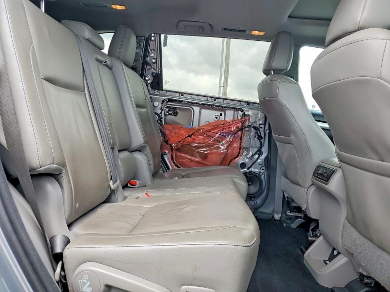 Photo 11 from auction – 2016 TOYOTA HIGHLANDER with VIN 5TDJKRFH5GS323970