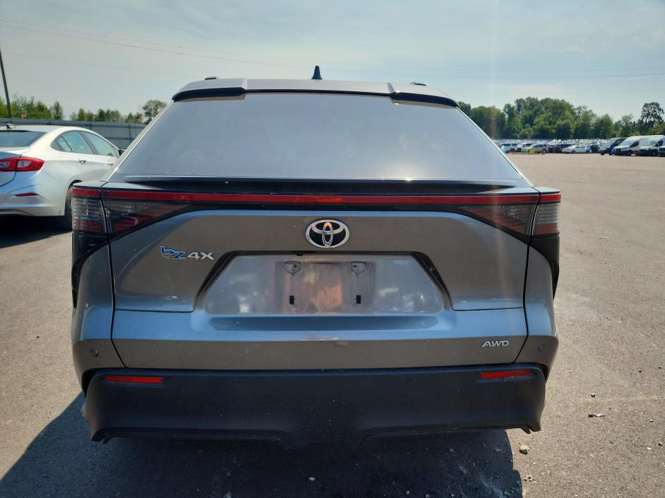 Снимка 6 от търг – 2023 TOYOTA BZ4X с VIN JTMABACA7PA022915