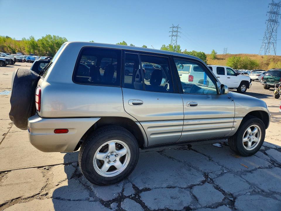 Photo 3 from auction – 2000 TOYOTA RAV4 with VIN JT3HP10V2Y7170075