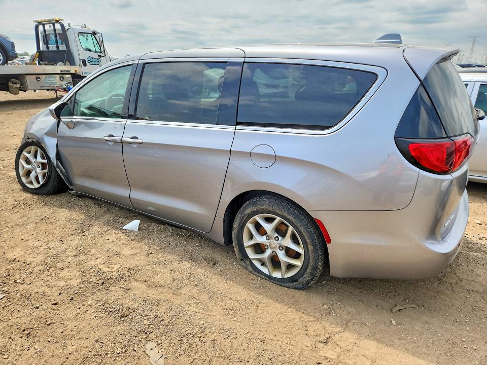 Photo 2 from auction – 2018 CHRYSLER PACIFICA with VIN 2C4RC1FG5JR277677