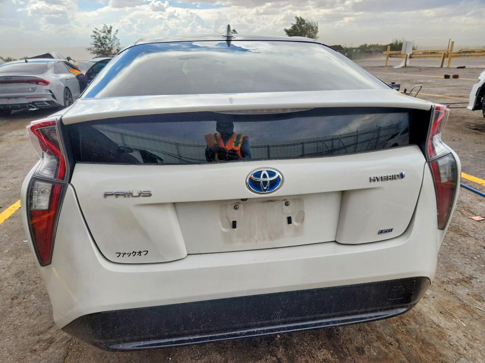 Photo 6 from auction – 2016 TOYOTA PRIUS with VIN JTDKARFU2G3514722
