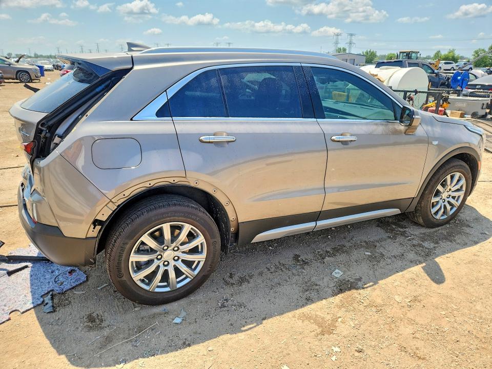 Photo 3 from auction – 2023 CADILLAC XT4 with VIN 1GYFZDR4XPF143567