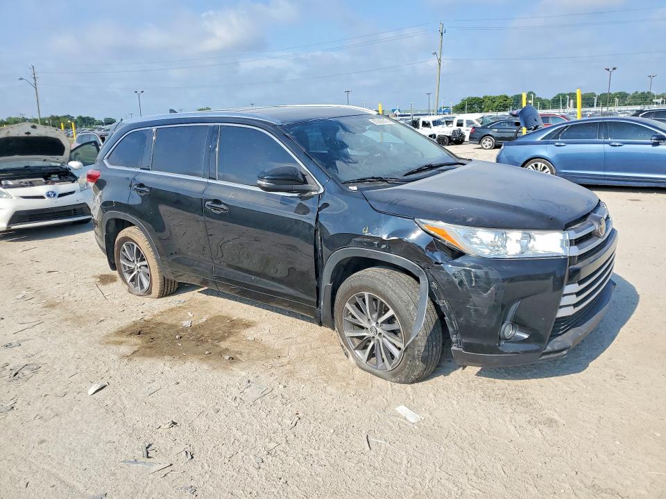 Снимка 4 от търг – 2018 TOYOTA HIGHLANDER с VIN 5TDJZRFH9JS838134