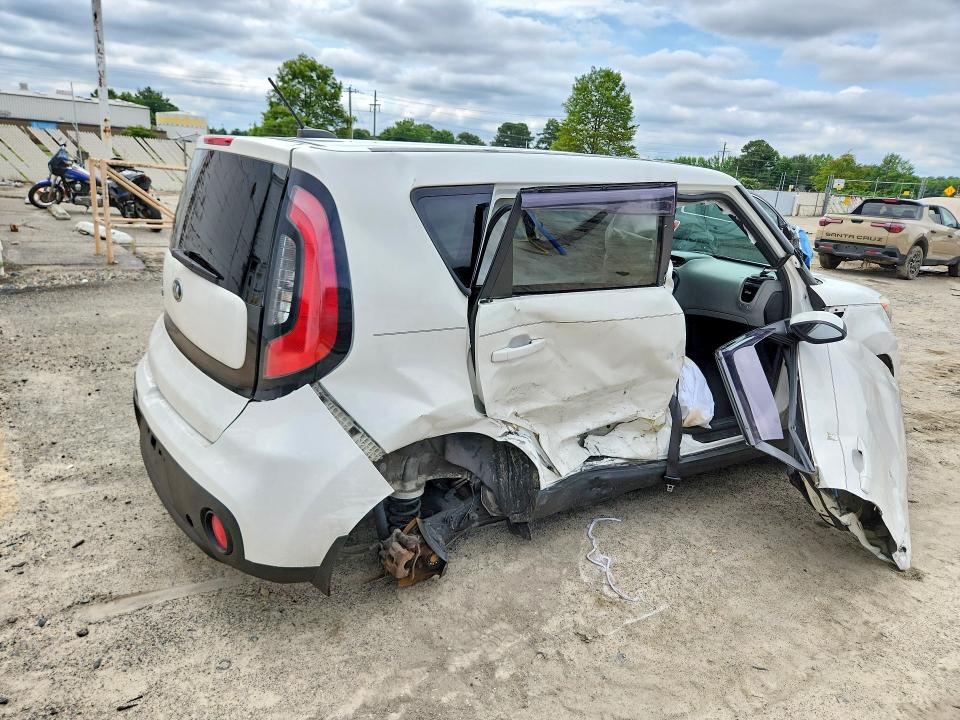 Photo 3 from auction – 2018 KIA SOUL with VIN KNDJN2A29J7570377