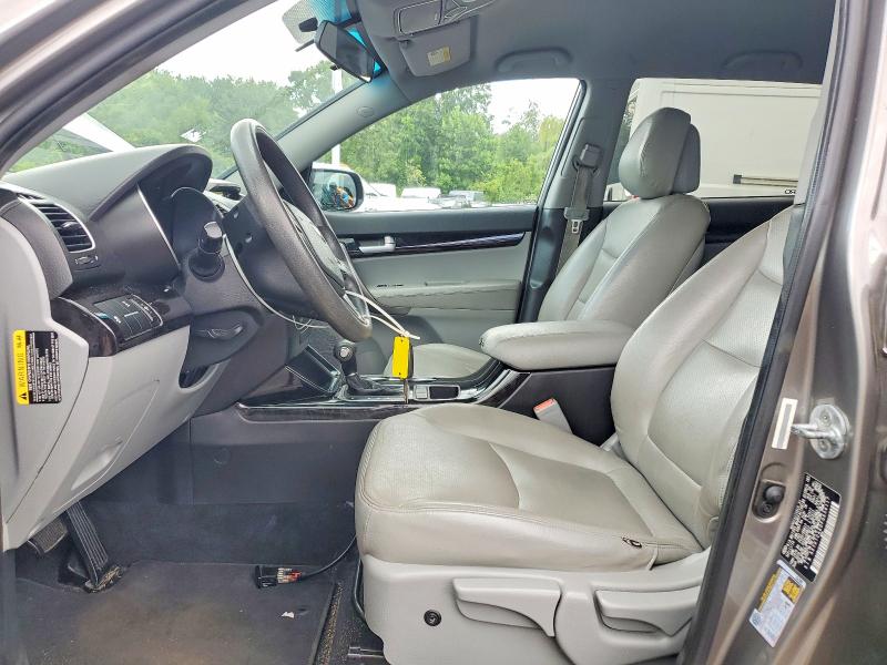 Photo 7 from auction – 2015 KIA SORENTO with VIN 5XYKTCA60FG636117